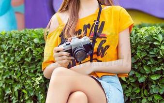 爱丝的写真集：美丝小特务，光影交错，感觉瞬间有点心动！
