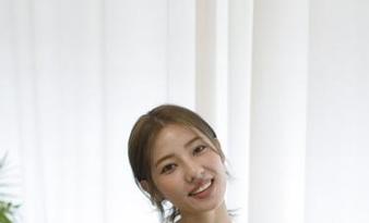 瞧瞧，G.su(全智秀)的写真图集：LEEHEEEXPRESS-LEDG，连光线都在为她服务！