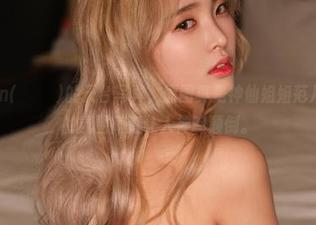 Hyoyeon(김효연)的天台写真，原图真是神仙姐姐范儿，图片里的氛围简直让人神魂颠倒。