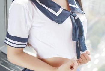 MFStar模范学院 – Lingyu最新网袜图库：让你一秒放弃沙发，向美腿发起挑战！