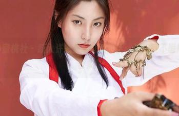 MiiTao蜜桃社 – 跃入许思铭的泳池生活：让你目不暇接的图片合集！