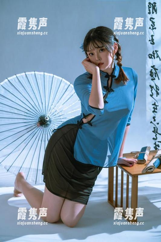 Natsuko夏夏子 空姐的定格瞬间:Natsuko夏夏子私拍写真,光影之间的调皮。