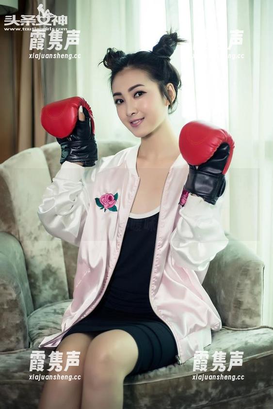 TouTiao头条女神-古丽苏·阿依木 TouTiao头条女神 - 学姐古丽苏·阿依木的全套写真:每一张都让人心动,还有点小暧昧