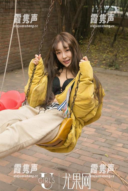 UGirls尤果网 - 置身艾小青的浴缸：定制图集带你感受水波涟漪的俏皮瞬间