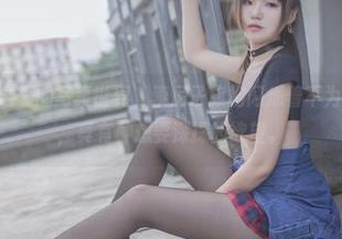 走进Yoko宅夏的写真世界,索尼子旗袍闪烁着不为人知的魅力,真有种想要深探的欲望。