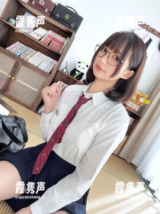 nagisa魔物喵 nagisa魔物喵的美足写真集:我是来分享‘美丽’的,真的!