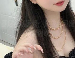 爱心比基尼与私房秀：依依超级懒的七夕绝美图集
