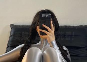 微密圈 – 看看这双美丽的俏妞qiaoniu66美脚，原图抢先看！