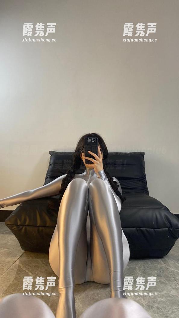 微密圈 - 看看这双美丽的俏妞qiaoniu66美脚，原图抢先看！