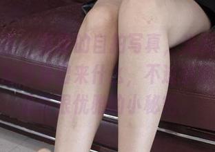 南国足艺 – 青青的自拍写真，光影之间就像是随时要漏出来什么，不过别担心，都是些很优雅的小秘密。