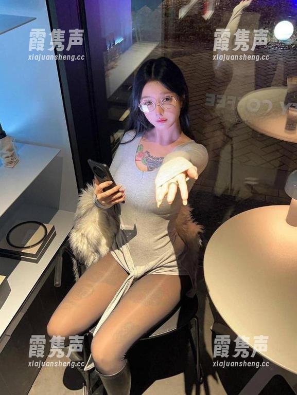 微密圈 - 纯白无圣光：卡通百科老王的写真竟然能这样清透？