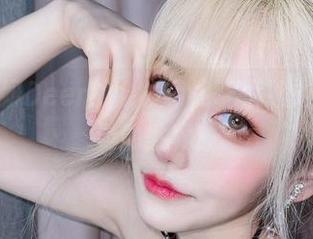 跟着啾小妍Deer的金发芭比，大胆走入高清资源的世界！