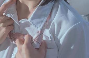 奶桃桃的美腿，私拍原图，仿佛在述说一个小秘密。