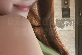 微密圈 – 奶雯的浴室性感作品精选——湿润氛围与艳丽身影
