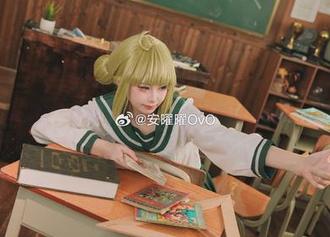禁地修女安曜曜，让高清写真集里的气氛透出一丝神秘与幽默！
