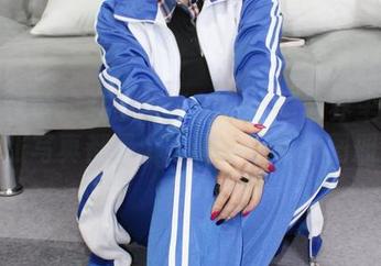小众视觉 – 在小薯条的双马尾世界里：每一张写真都是个故事，快来翻图册！