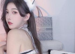 在迦南迷失：小小奶瓶儿的写真美图灵感散步