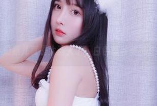 这个小小奶瓶儿真是太迷人了，白色蕾丝美图在线慢慢看