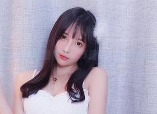小小奶瓶儿的连衣裙高清图集，真是让人感叹风吹裙摆的美妙！