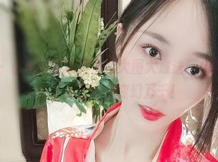 微密圈 – 小玉吃果冻超自拍大图大放送：免费合集，快来见证她的变幻万千！