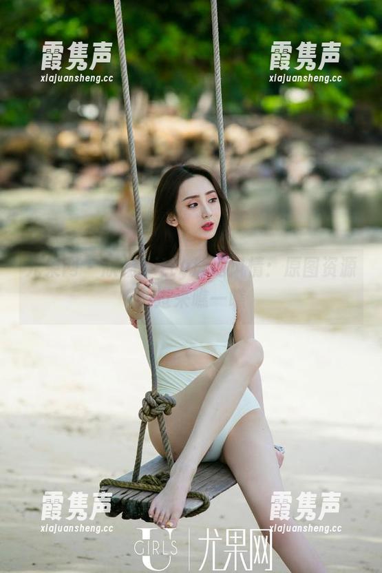 尤果网 - 欣杨Kitty泳池风情：原图资源，过来瞧一瞧