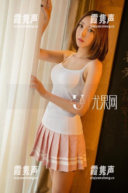 尤果网 - 白熙萌的纯白写真：简约至上，能不能别再发‘黑’？