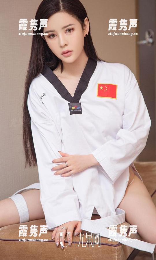 尤果网 - 无拘无束，童倩私拍短裙作品中的无声挑逗