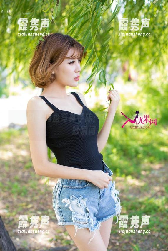 尤果网 - 网盘写真寻踪：贝拉天台上的微妙瞬间