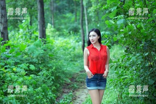 推女郎 - 王馨瑶体操服：在线高清，像在操场上捉迷藏的感觉～