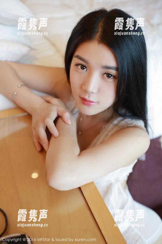 模范学院 - 亲密接触：加朵babe在线黑色作品的灵魂之美