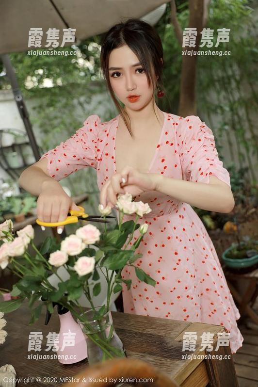 模范学院 - 最新上传！萌琪琪Irene的白色图集更新，光影交错让人心动不已