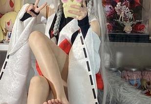白栎Shirly与网袜：当cos的诱惑遇上免费下载的惊喜！