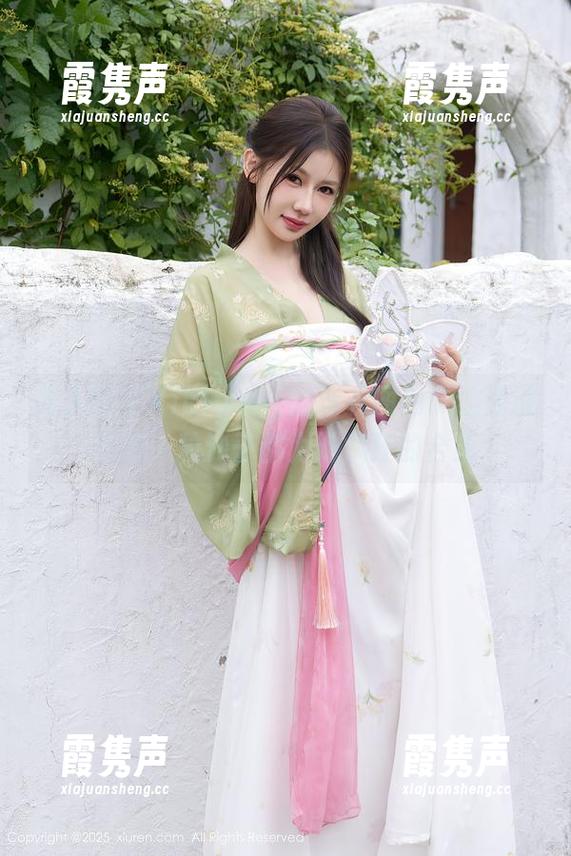 秀人网 - Kikibaby的泳衣图包：让沙滩的每一粒沙子都为她疯狂的合集