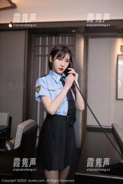 秀人网 - 南乔的天台图包：光影交错，心情瞬间被捕捉！