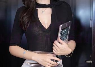 秀人网 – 打卡灿宝女仆图包分享，有种不小心闯进了人气动漫的感觉。