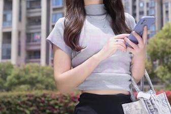 秀人网 – 谁能拒绝王俪丁呀的制服美图呢?新的壁纸就在这里等你!