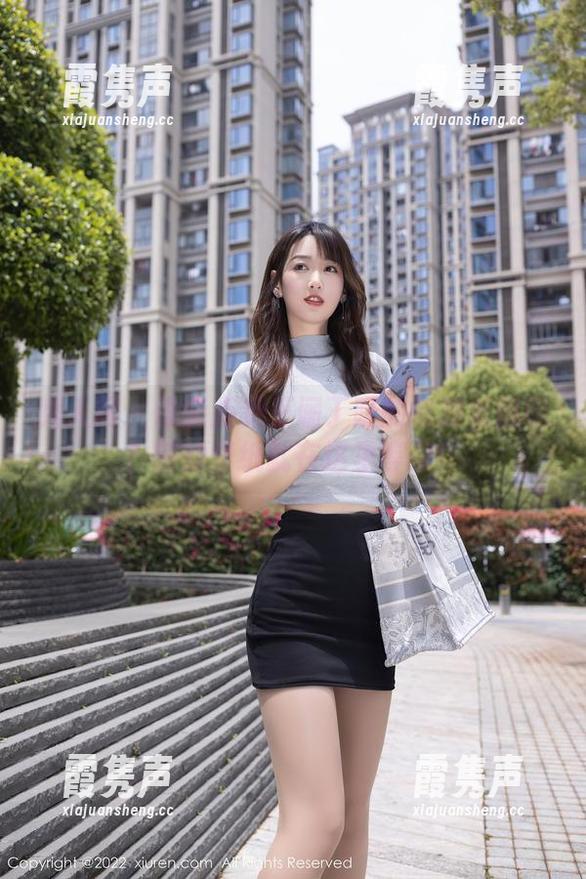 秀人网 - 谁能拒绝王俪丁呀的制服美图呢？新的壁纸就在这里等你！