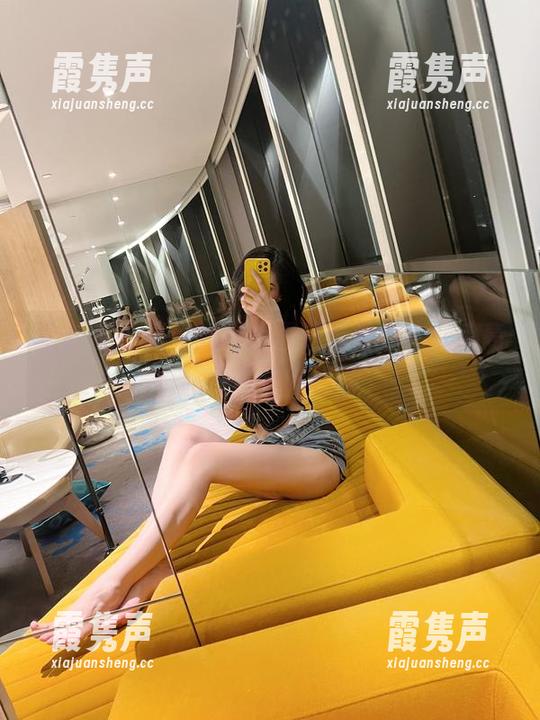 葛征 微密圈 - 葛征的图片里藏着什么?红底高跟鞋背后的秘密