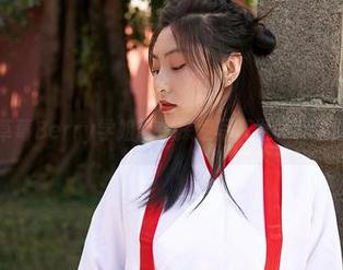 蜜桃社 – 小草莓Berry学姐带你探索写真世界，甜而不腻的魅力