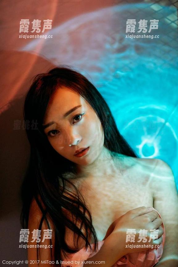 蜜桃社 - 萌美Moemi说：‘办公室也能拍出高清写真！’