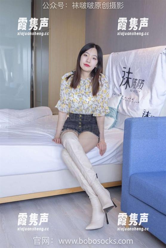袜啵啵 - 小甜豆的美图资源库：一双肉丝和另一双肉丝的精彩汇聚。