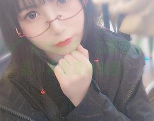 “逐月Su”在线高清:礼服秀得我眼花缭乱,真是赏心悦目。