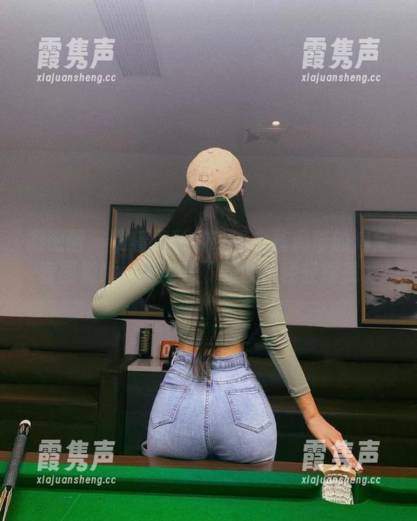 陈佩奇 微密圈 - 隔着屏幕的呼吸:陈佩奇的淘宝套图视频,无圣光下的图片轻轻摇曳。
