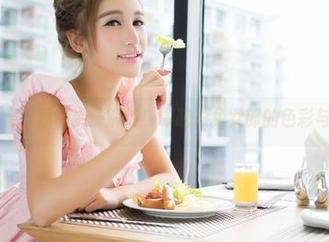 青豆客 – 原图资源解锁！谭晓彤兔女郎的色彩与梦幻