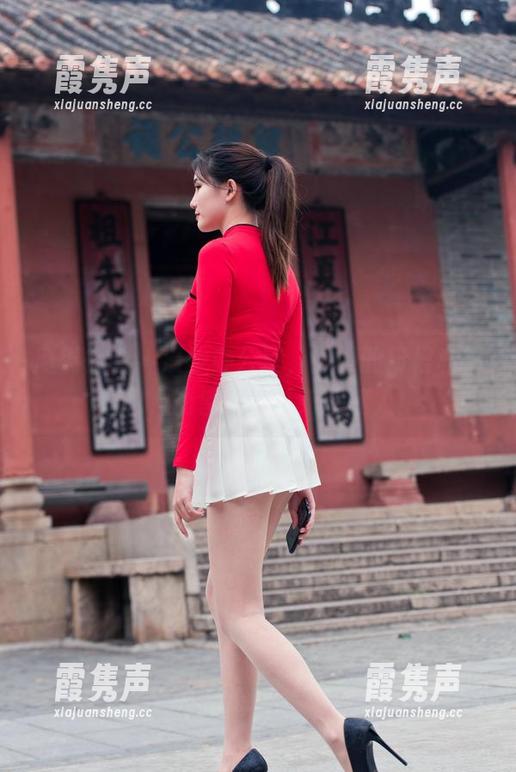 魔镜街拍-婷婷 魔镜街拍 - 漫步办公室,婷婷的粉裙私拍图包,销售也可以如此迷人!