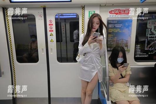 如果街头肉丝高跟小姐姐会聊天，魔镜街拍的在线图片就是她的段子分享！